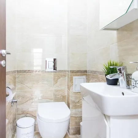 Domus Old Town With Garage